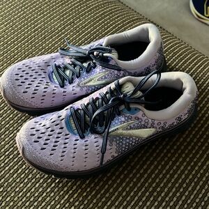 EUC Brooks Glycerin 17 size 9 purple